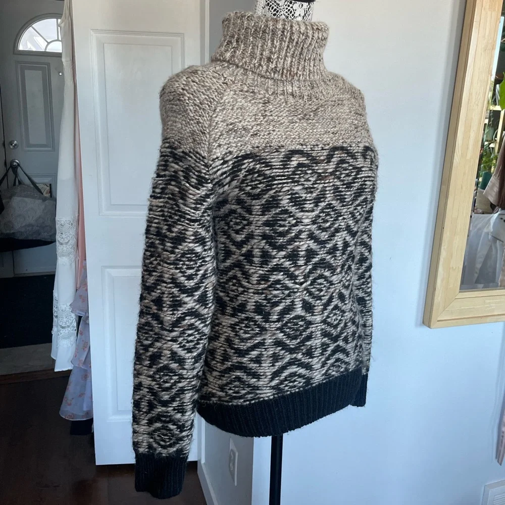 Aritzia Wool Alpaca Chunky Knit Turtle Neck Pullover Sweater. XS. - Picture 5 of 10